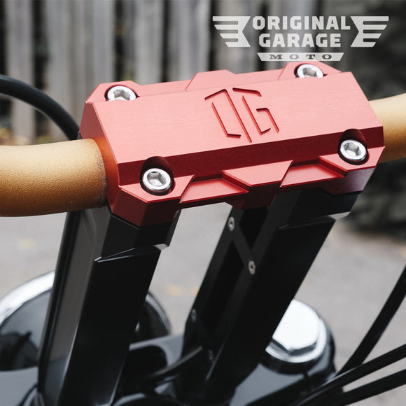 Original Garage Moto OG 8.5 straight motorcycle handlebar riser with red top clamp and black risers