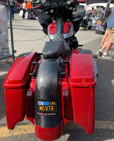 HOFMANN DESIGNS 2009 & LATER BAGGER CARBON FIBER REAR FENDER W/ SEAT DOCKING KIT