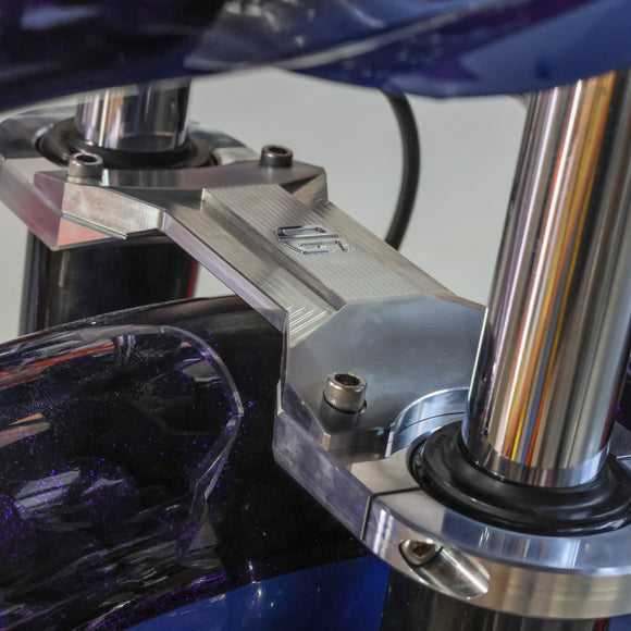 Billet aluminum motorcycle triple-tree top clamp, polished fork tubes