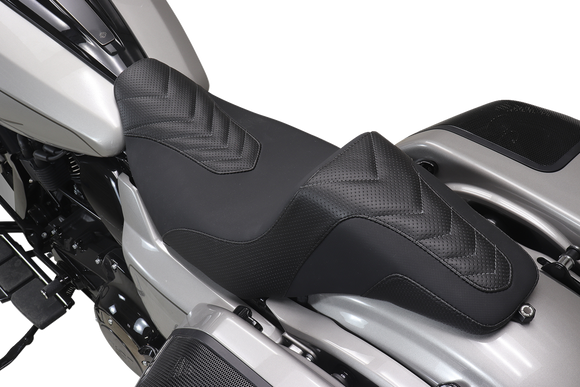 MUSTANG Kodlin Signature Series Squareback* Seat - Black w/ Gunmetal Stitch - FLH/FLT '23-'24 76324GM