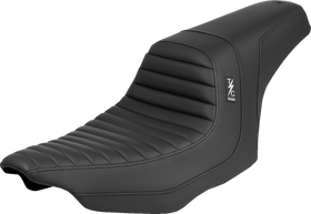 SADDLEMEN Thrashin ' Pro Series Seat - Tuck-n-Roll - FLT/FLH '23-'25 TS82307T