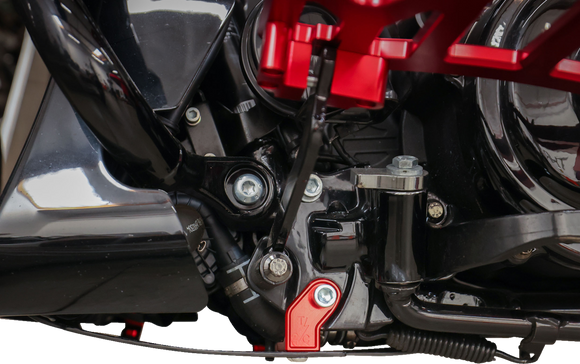 THRASHIN SUPPLY CO. Skid Plate - Carbon Fiber/Gloss - With Red Brackets - FLHX/FLTRX TSC-3034-2