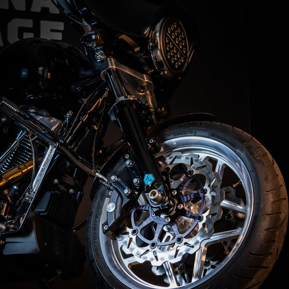 13-axial hub-mounted floating big brake rotor kit on touring motorcycle front wheel