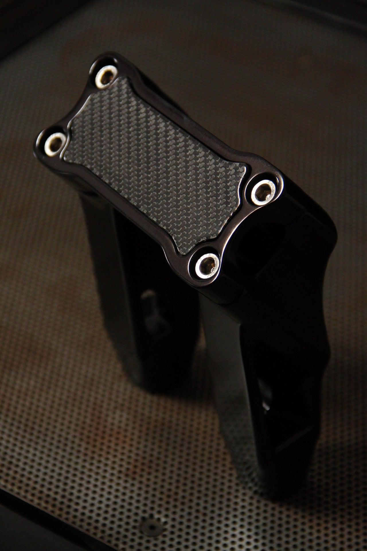 ANISTON CARBON RISER INSERT | SPEED-KINGS CYCLE
