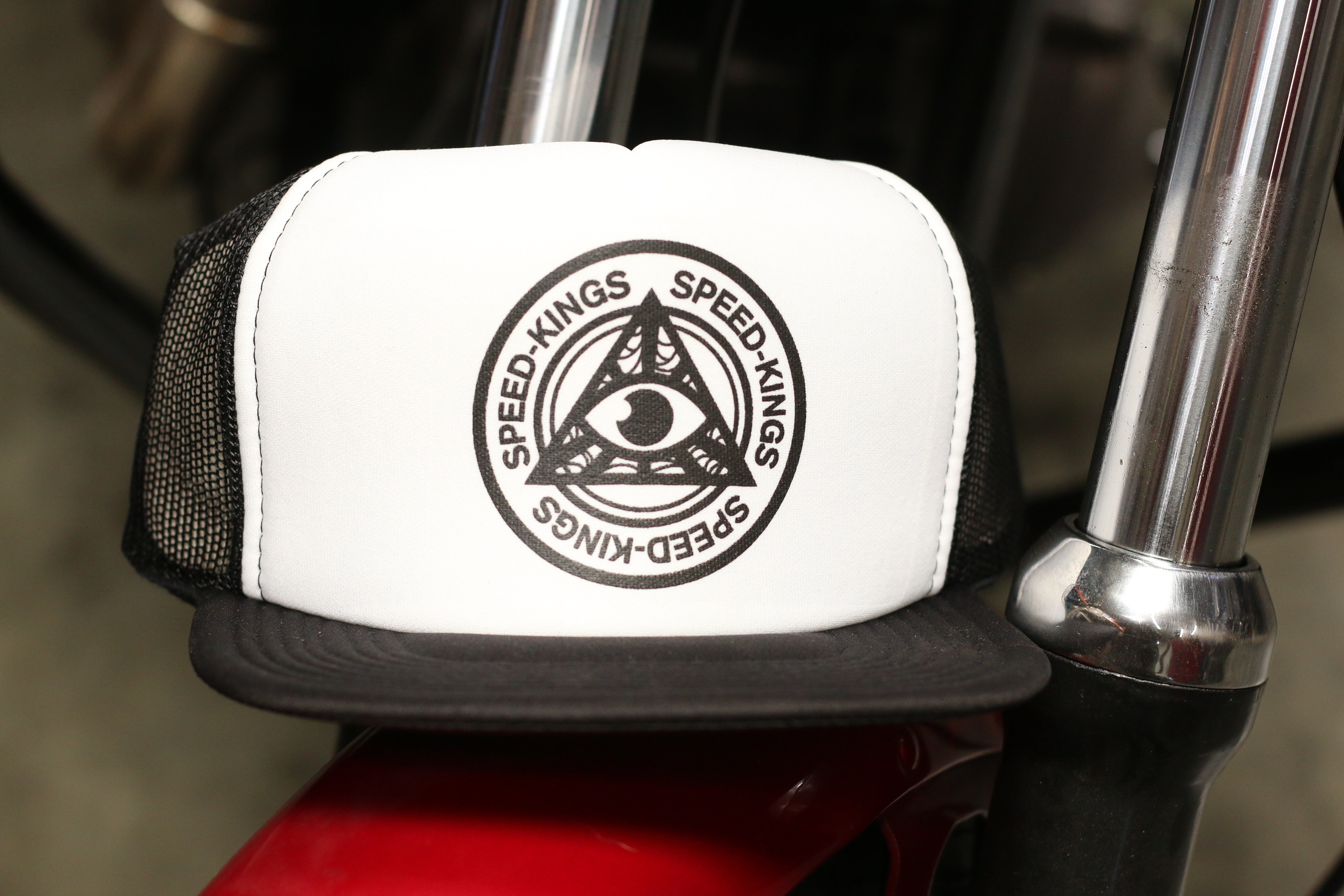 WHITE PANEL FLAT BILL TRUCKER HAT