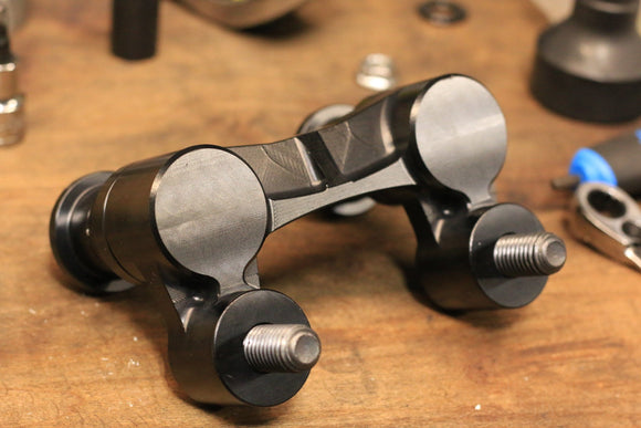 SPEED-KINGS CONTOURED PULL BACK PLATE - ROAD GLIDE