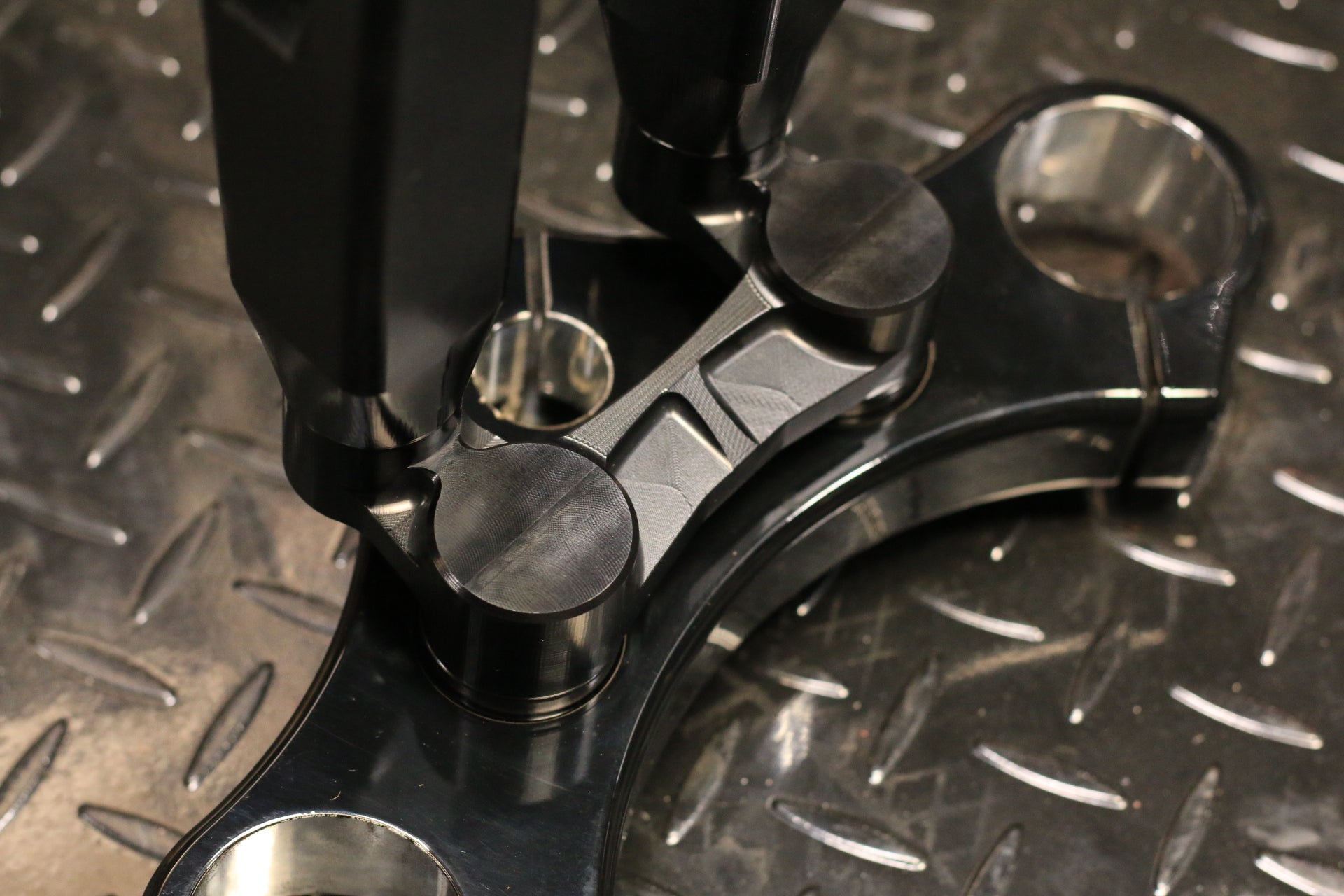 SPEED-KINGS CONTOURED PULL BACK PLATE - 18+ SOFTAIL MODEL