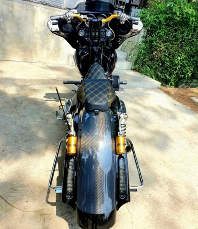 HOFMANN DESIGNS 2009 & LATER BAGGER CARBON FIBER REAR FENDER W/ SEAT DOCKING KIT - 0