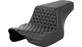 SADDLEMEN STEP-UP SEAT - FRONT HONEYCOMB - SILVER STITCHING - FL '23-'24