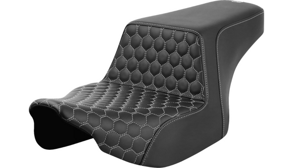 SADDLEMEN STEP-UP SEAT - FRONT HONEYCOMB - SILVER STITCHING - FL '23-'24
