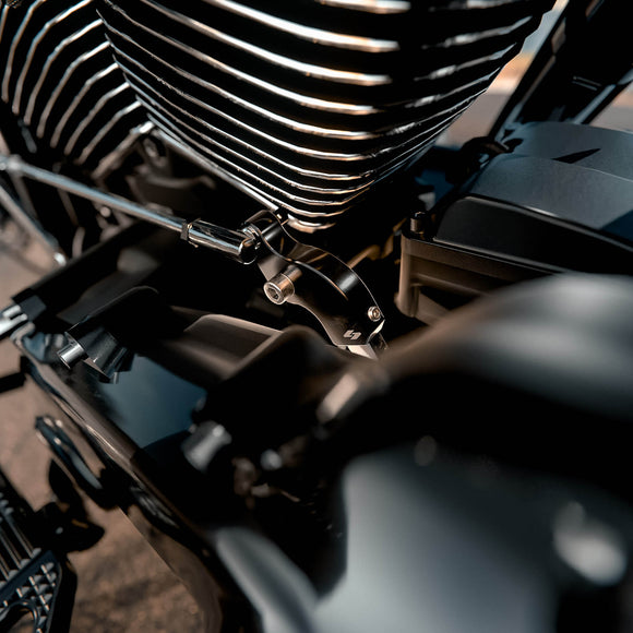 A black Kraus EZ-SHIFT shifter for M8 Bagger and Softail motorcycles, made of billet aluminum installed on Harley Davidson Motorycle